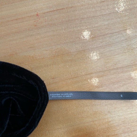 Anthropologie Velvet Halter Top. Excellent Condition, Size Small. Poly/Elastane - Picture 5 of 5